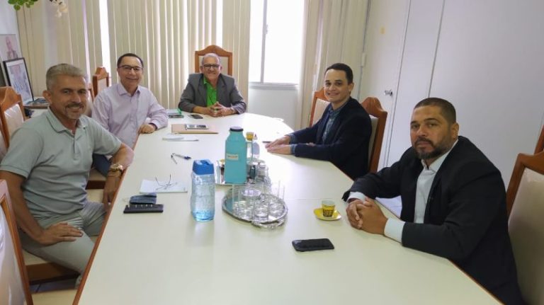 GOB-ES RECEBE VISITA DO PREFEITO ELEITO GOB-ES RECEBE VISITA DO PREFEITO ELEITO