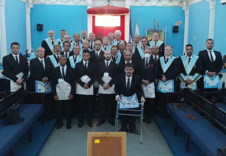 ARLS MILTON CADE RECEBE MAIS QUATRO IRMÃOS EM SEU QUADRO DE OBREIROS ARLS MILTON CADE RECEBE MAIS QUATRO IRMÃOS EM SEU QUADRO DE OBREIROS