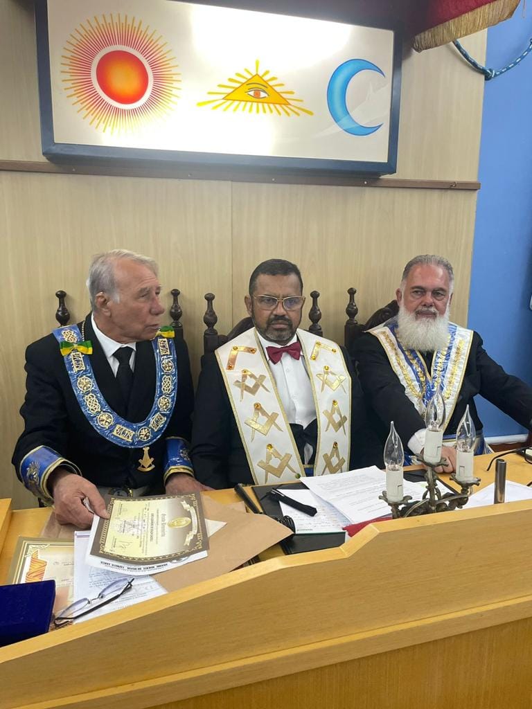Grão-Mestre Estadual Adjunto participa de Sessão Pública de entrega de título e comenda na ARLS Oswaldo Couto Rodrigues Grão-Mestre Estadual Adjunto participa de Sessão Pública de entrega de título e comenda na ARLS Oswaldo Couto Rodrigues