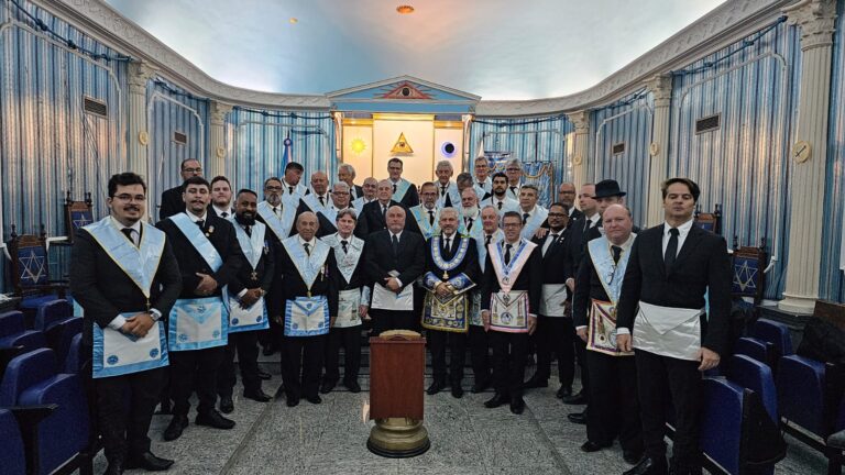 Grão-Mestre Estadual participa da Sessão Magna de Iniciação da ARLS Domingos Martins