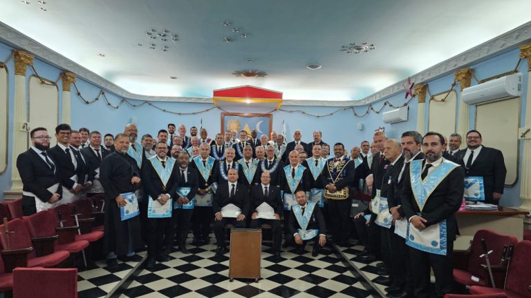 Grão-Mestre Estadual e Grão-Mestre Estadual Adjunto participam da Sessão Magna de Iniciação da ARLS Vale do Itapemirim