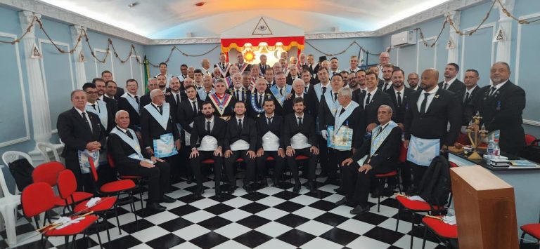 ARLS Fraternidade Guanduense inicia quatro novos irmãos com a presença do Grão-Mestre Estadual