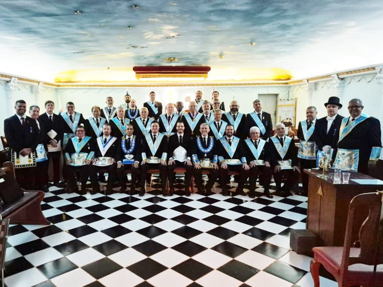 ARLS Professor Hermínio Blackman inicia mais um irmão com a participação do Grão-Mestre Estadual