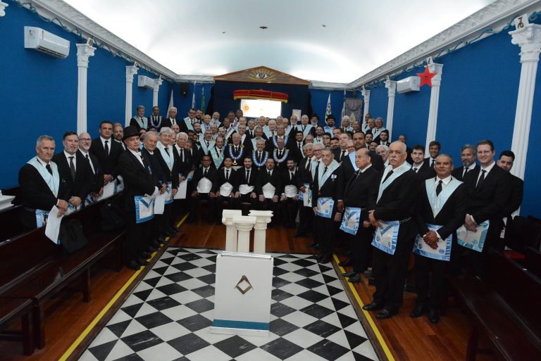 Soberano Grão-Mestre Geral e Eminente Grão-Mestre estadual participam da Iniciação de Novos Irmãos marca Sessão Magna na ARLS União e Progresso 236