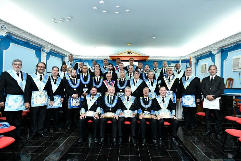 Grão-Mestre preside Sessão Magna de Recondução ao Trono de Salomão da ARLS Praia do Canto