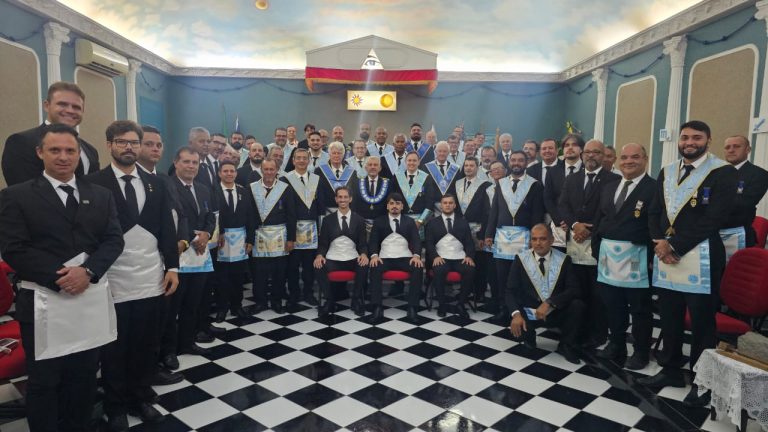 ARLS Fenelon Barbosa recebe o Grão-Mestre Estadual para iniciação de mais três novos irmãos