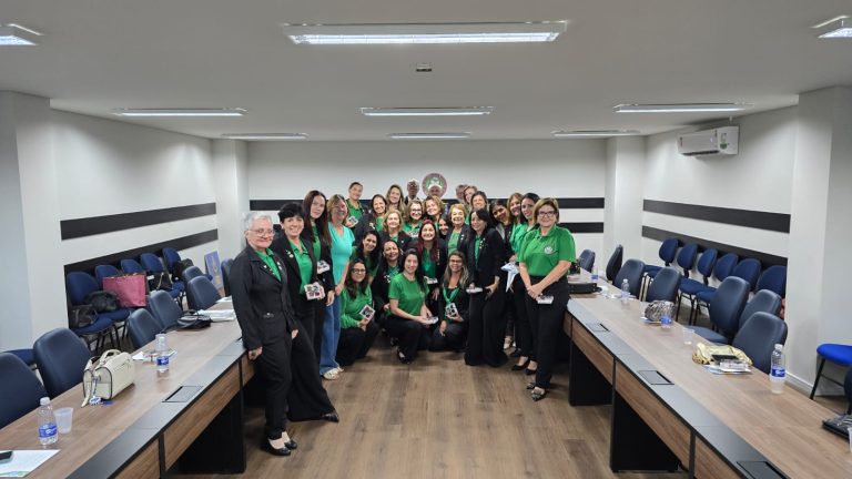 Fraternidade Feminina Cruzeiro do Sul do Espírito Santo se reúne com a presença do Grão-Mestrado