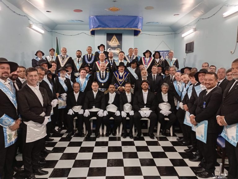 Sessão Magna de Iniciação da ARLS Carlos Alberto Swerts Esteves contou com presença do Grão-Mestre Estadual